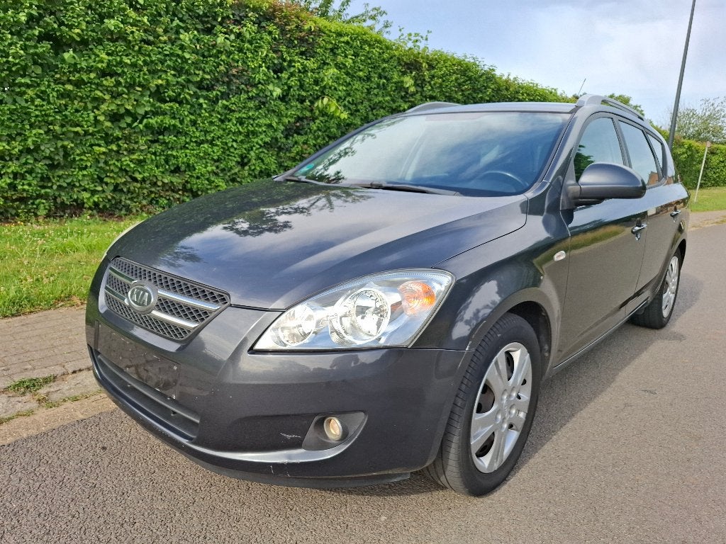 Kia Ceed SW 1.6 CRDi 90 CH Climat 2009 5 Portes, Argent ou Gris, Boîte manuelle, Entretenue par le concessionnaire, 5 portes