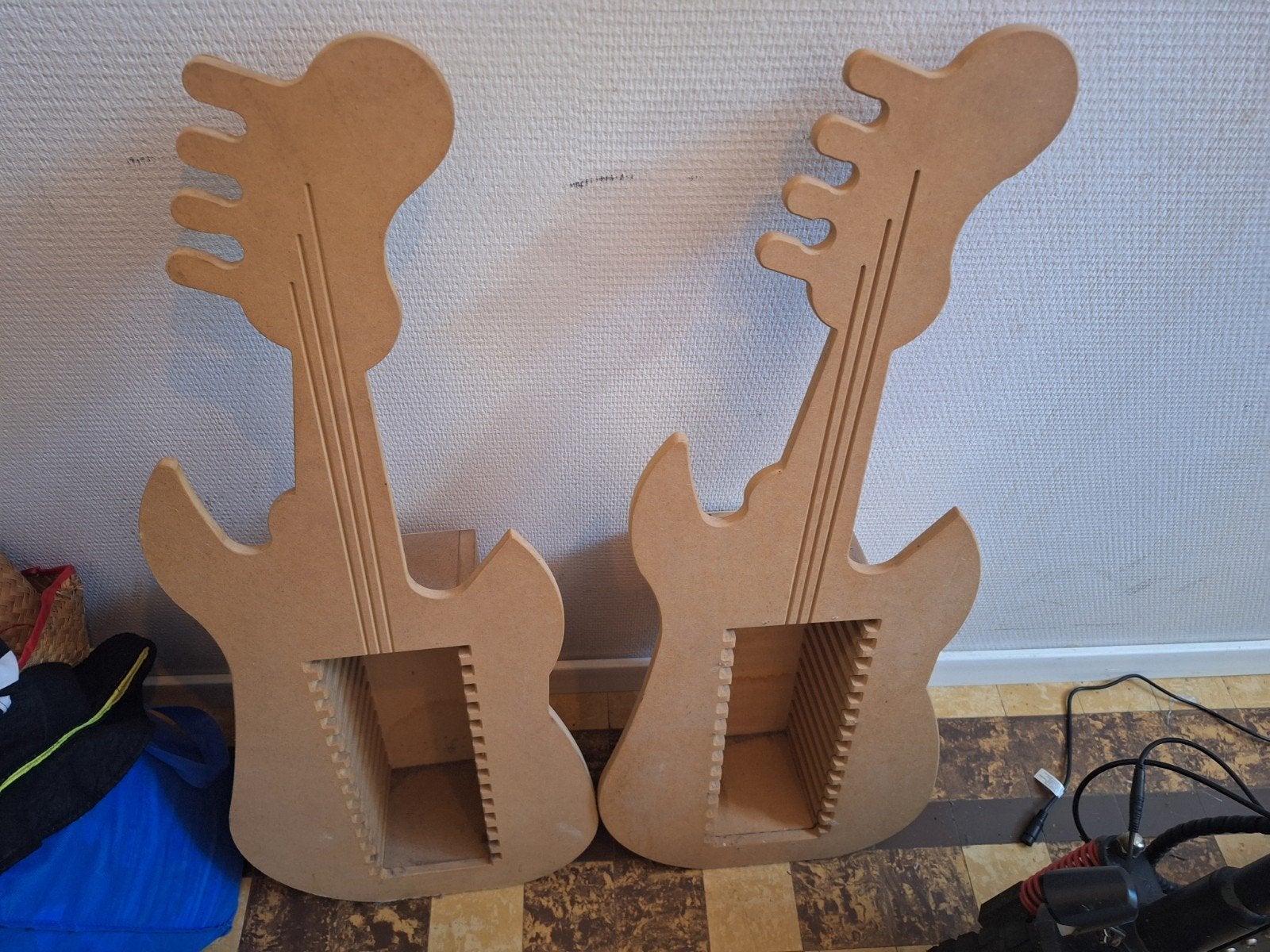 houten cd kastjes gitaarvormig, Huis en Inrichting, Ophalen, Gebruikt, Minder dan 25 discs, Cd's