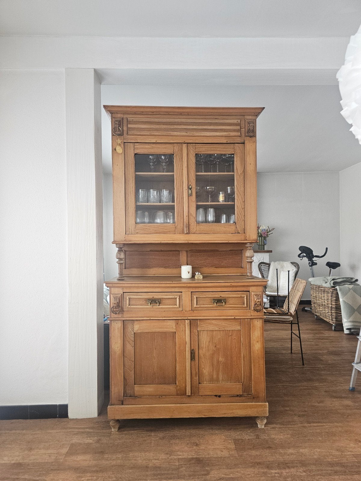 Karaktervolle houten buffetkast, Ophalen