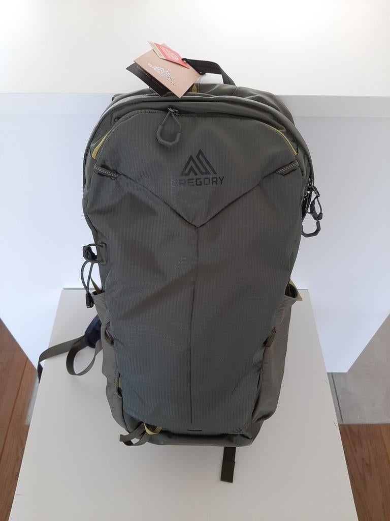 Rugzak 20 liter groen inclusief een regenhoes, 40 cm of meer, Zo goed als nieuw, Waterdicht, Ophalen