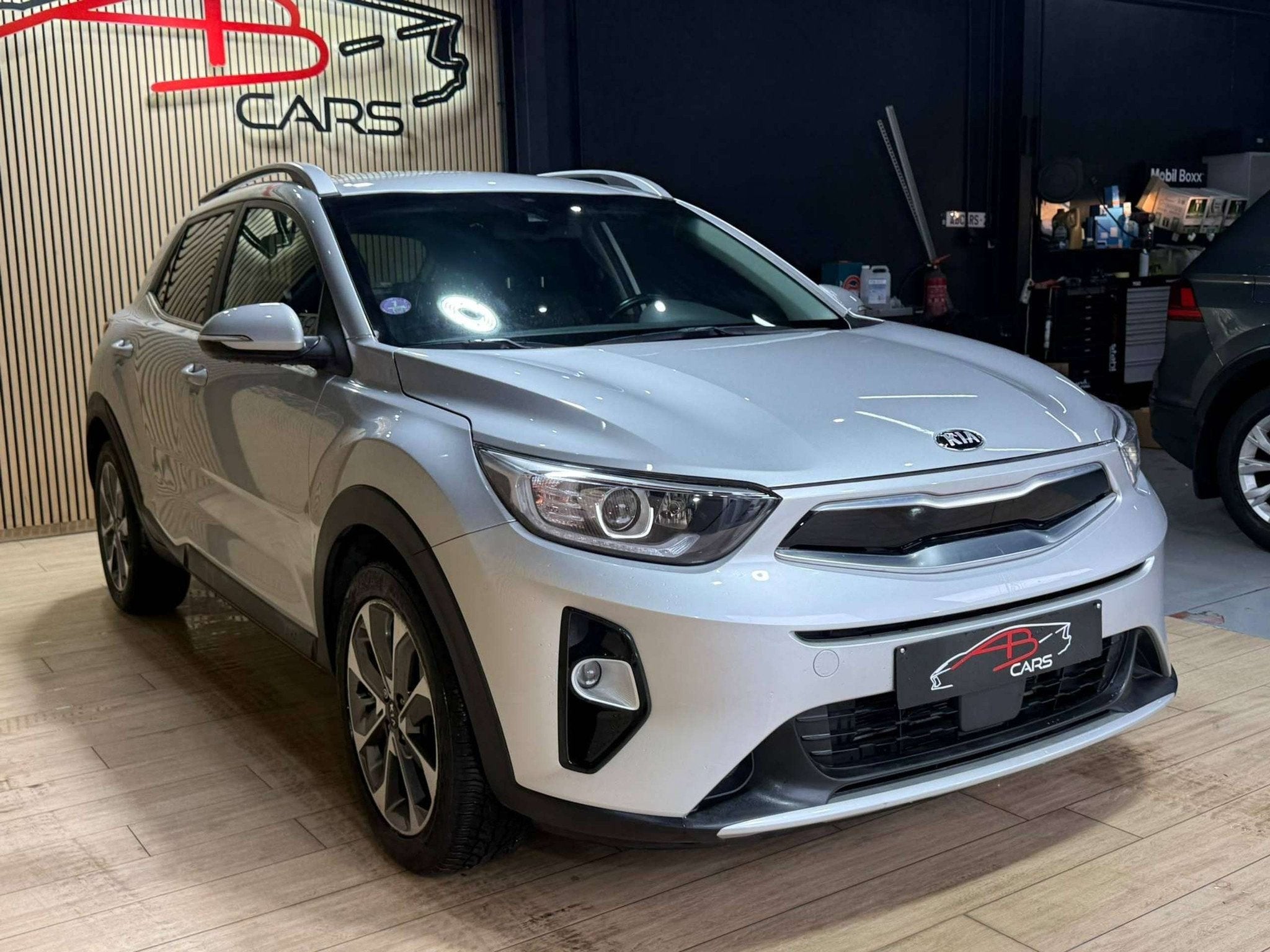 Kia Stonic 1.4i * GARANTIE 12 MOIS * 1ER PROP *, Autos, Cuir, Achat, Euro 6, Entreprise