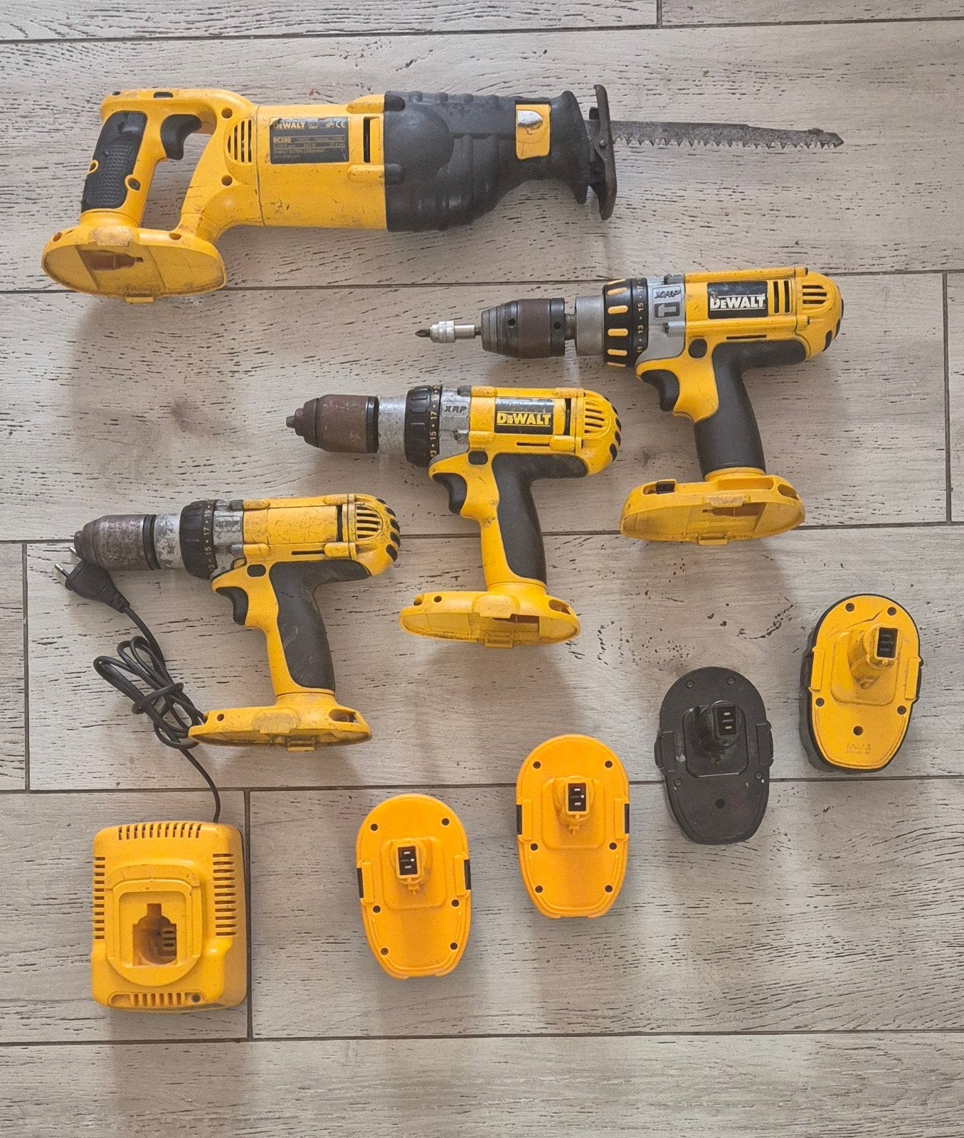 Dewalt kit Perceuses/Visseuses, Scie sabre, Enlèvement, Utilisé, Foreuse et Perceuse