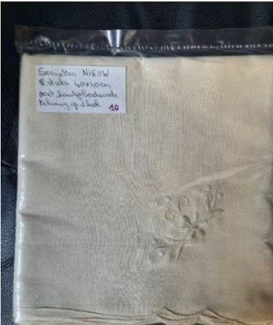 Serviettes - Dessin brodé à la main, Enlèvement ou Envoi, Neuf, Broderies à la main, Pièce ou Accessoires