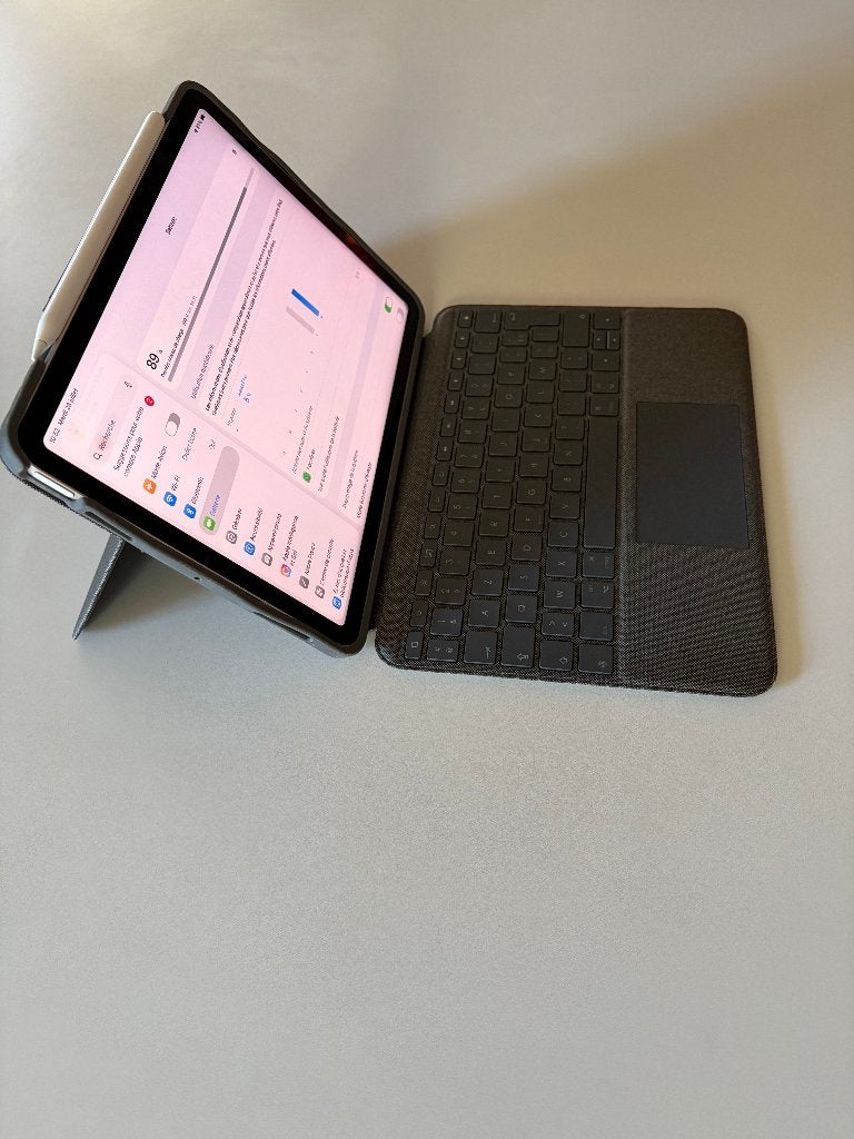 Apple iPad Air 5 + Potlood 2 + Logitech Folio Touch, Computers en Software, Apple iPads, Ophalen, Apple iPad, 11 inch, Zo goed als nieuw