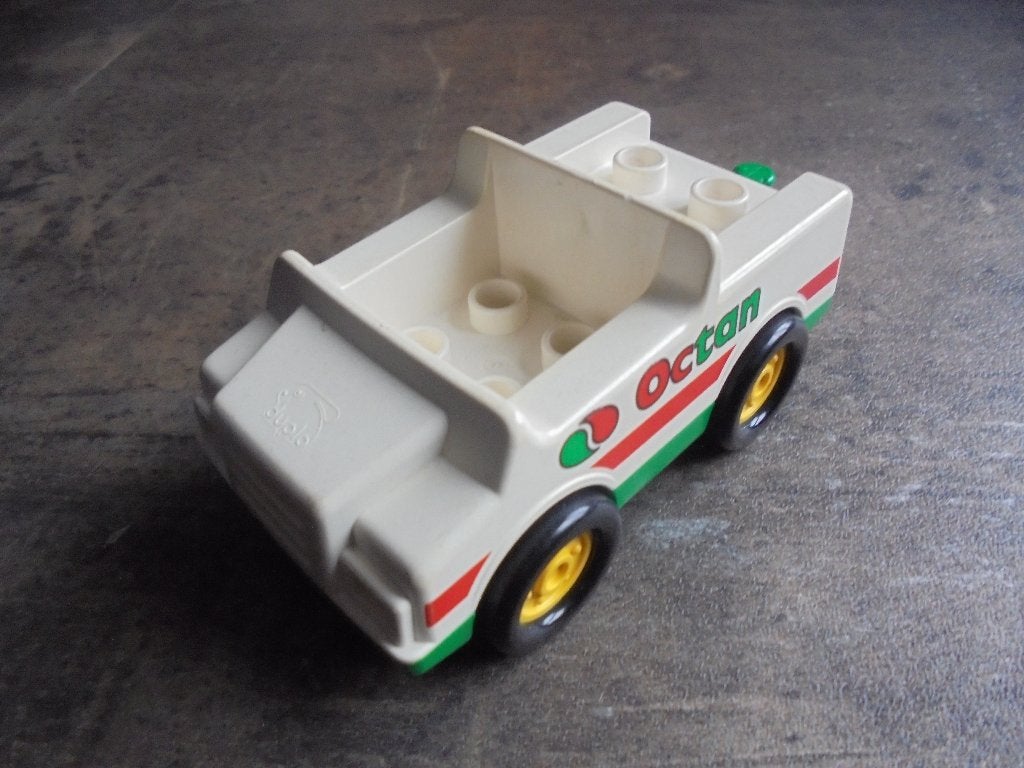 Lego Duplo Car with 2x2 Studs and Green Base (zie foto's), Ophalen of Verzenden, Gebruikt, Losse stenen, Duplo