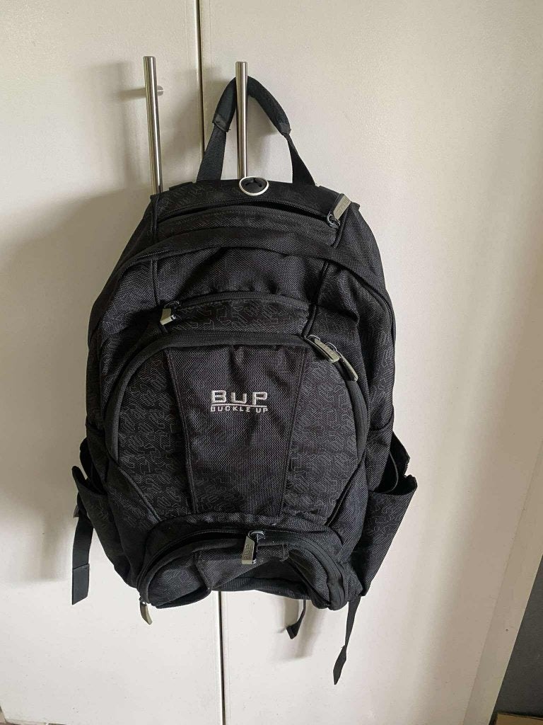Ruime rugzak/schooltas BUCKLE UP  als nieuw, Ophalen, 30 tot 40 cm, Zwart, Zo goed als nieuw
