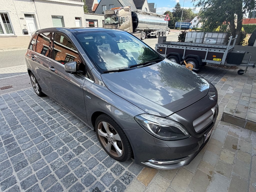 Mercedes b180, Autos, 94 kW, Achat, 1295 kg, Alcantara