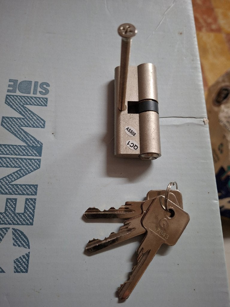 Cylindre de porte, Doe-het-zelf en Bouw, Hang- en Sluitwerk, Ophalen, Zo goed als nieuw, Overige materialen, Overige typen