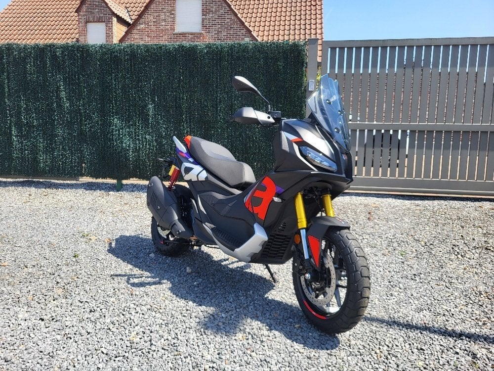 Nouvelle Aprilia SR-GT 400, Motos, Scooter, Entreprise, Neuf, 12 à 35 kW
