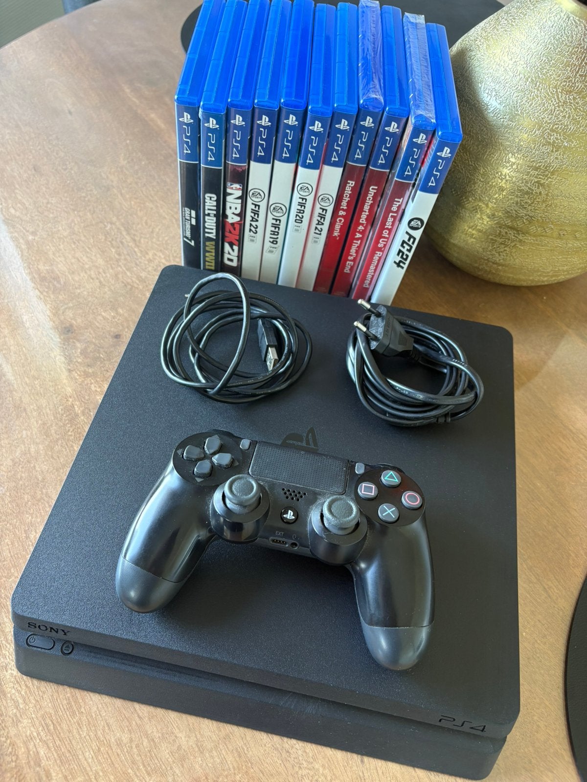 Ps4 + games, Consoles de jeu & Jeux vidéo, Avec 1 manette, Comme neuf, Enlèvement, 1 TB