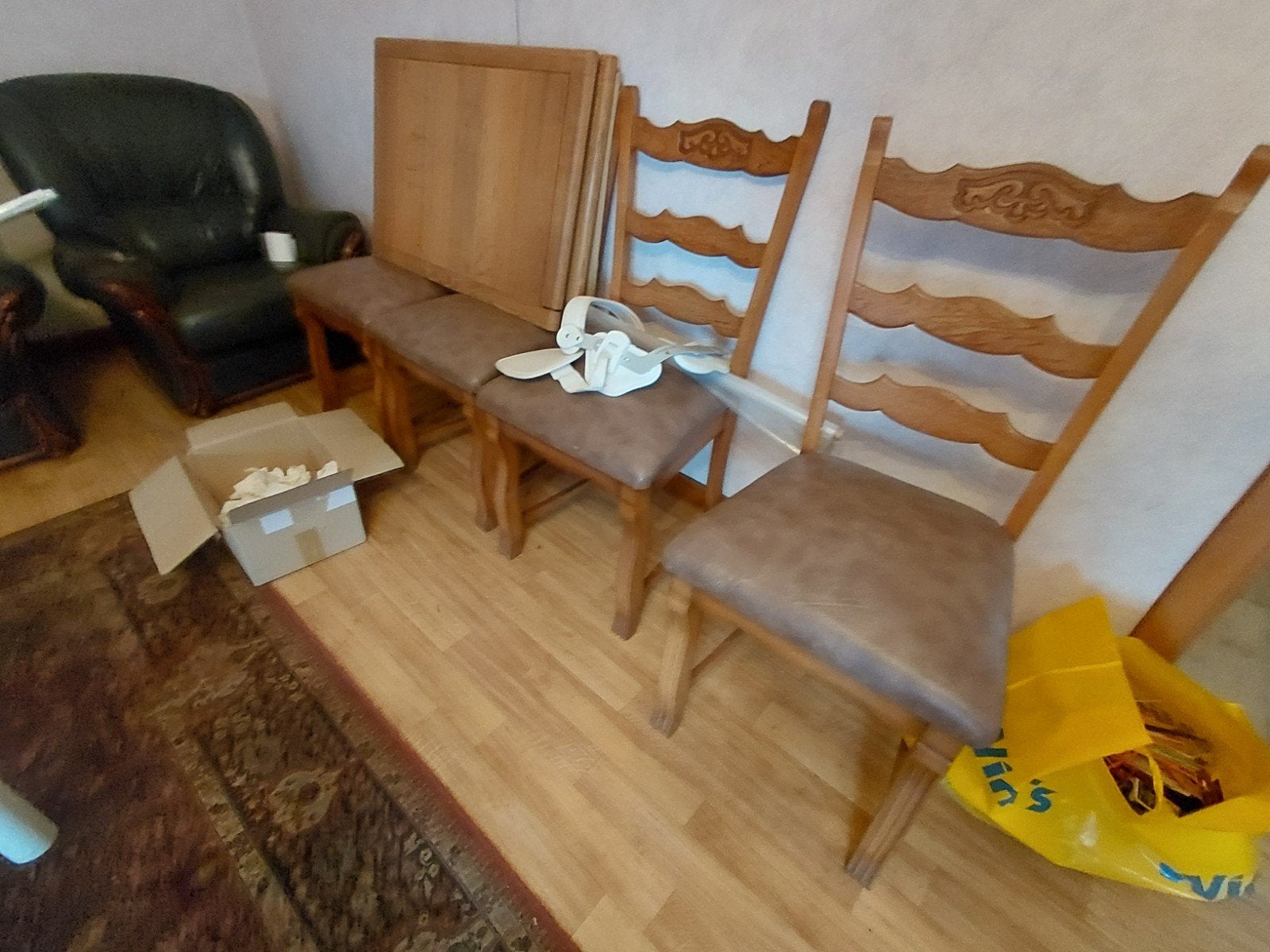 6 chaises de table gratuites, Maison & Meubles, Chaises, Enlèvement