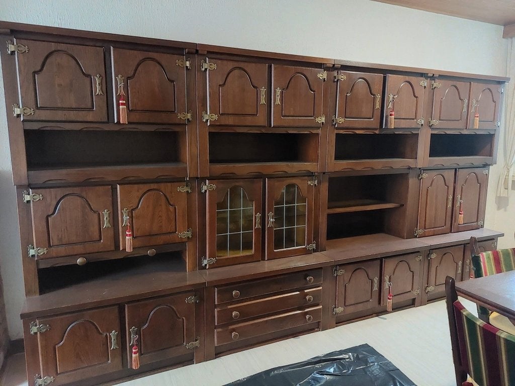 Wandkast met eettafel en 6 stoelen, Huis en Inrichting, Ophalen, Gebruikt, Grote, massief houten landelijke eetkamer, 6 tot 8 stoelen