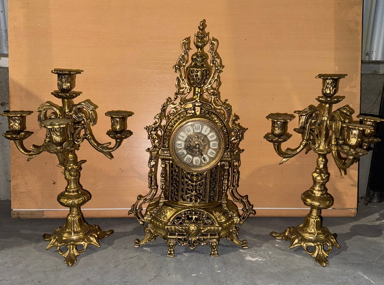 Driedelig BRONS BAROK/ROCOCOSTIJL KLOK EN 5-ARM KANDELAARS, Antiquités & Art, Antiquités | Horloges, Enlèvement