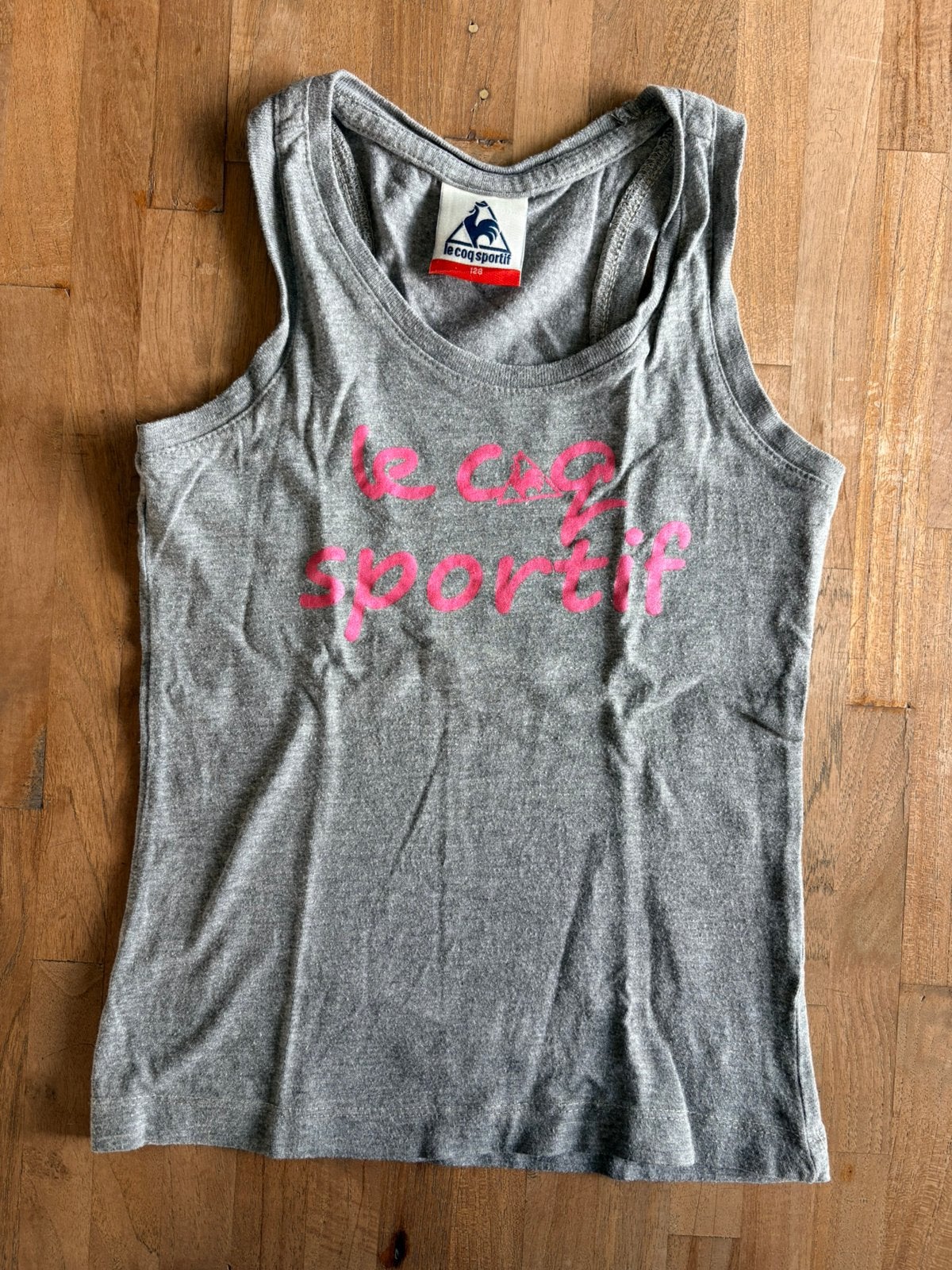 Grijze sport top Le coq sportif, maat 128, Enfants & Bébés, Vêtements enfant | Taille 128, Enlèvement ou Envoi, Utilisé, Fille