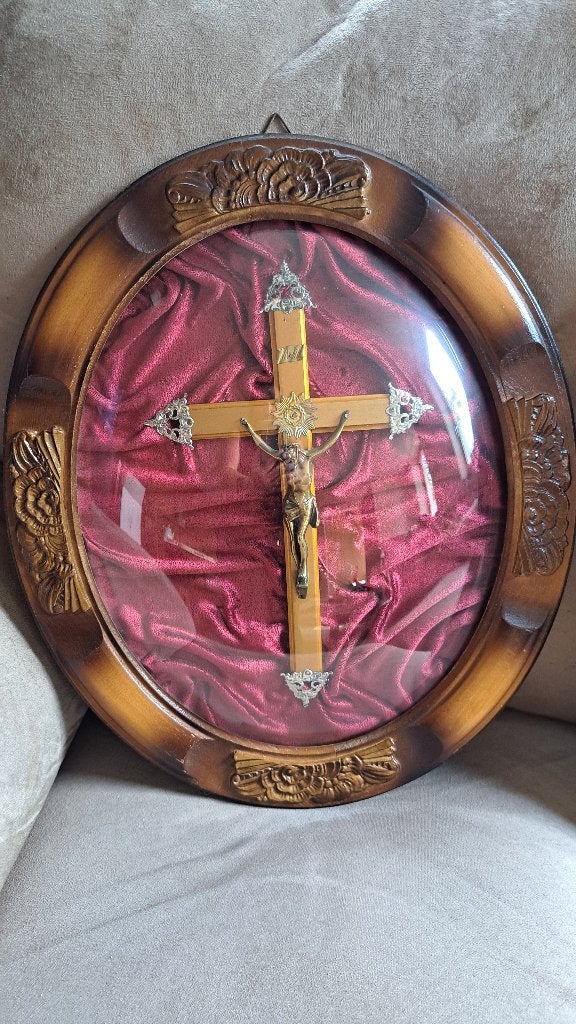 Ingelijst religieus kruis, ovaal, hout, gebogen glas, 5043, Antiek en Kunst, Antiek | Religieuze voorwerpen, Ophalen