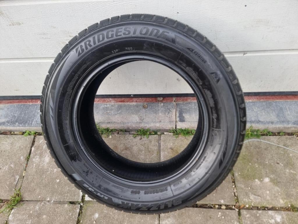 Pemium band Bridgestone in nieuwe staat
215 60 R16
16 inch, Ophalen