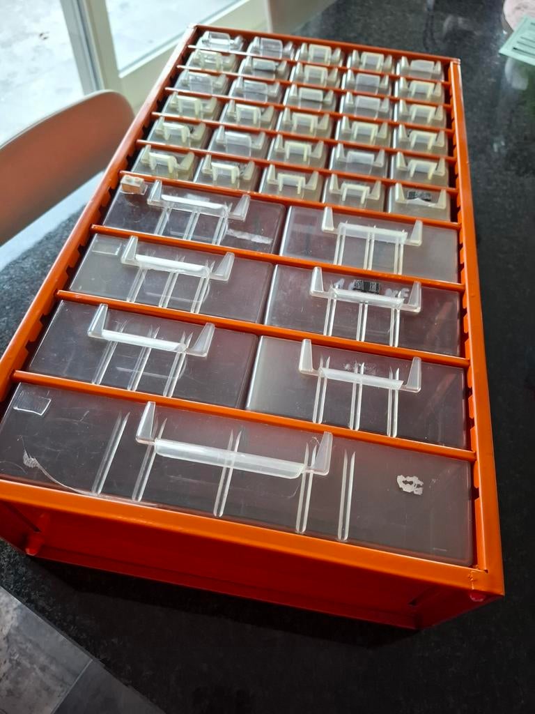 Ijzeren rek met plastiek schuifjes, Ophalen of Verzenden