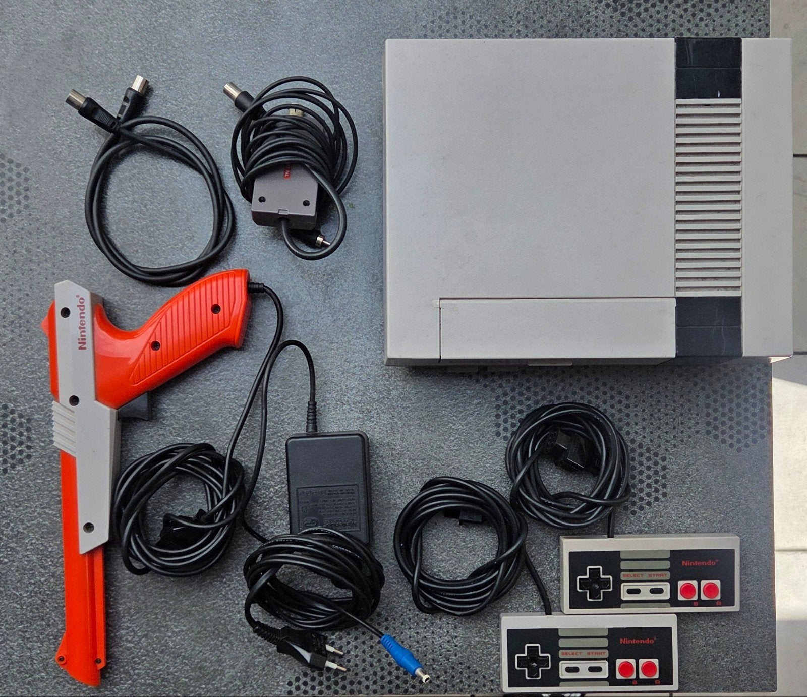 Console NES avec ZAPPER + 2 manettes + alimentation + câbles, Enlèvement