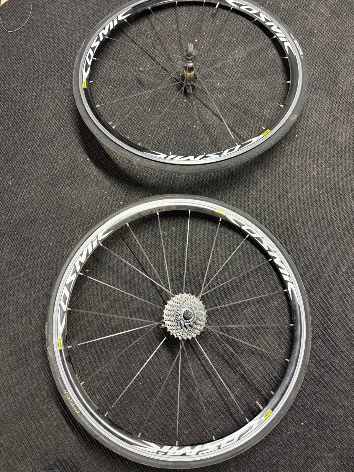 Jantes et pneus velo MAVIC Cosmic, Enlèvement, Comme neuf