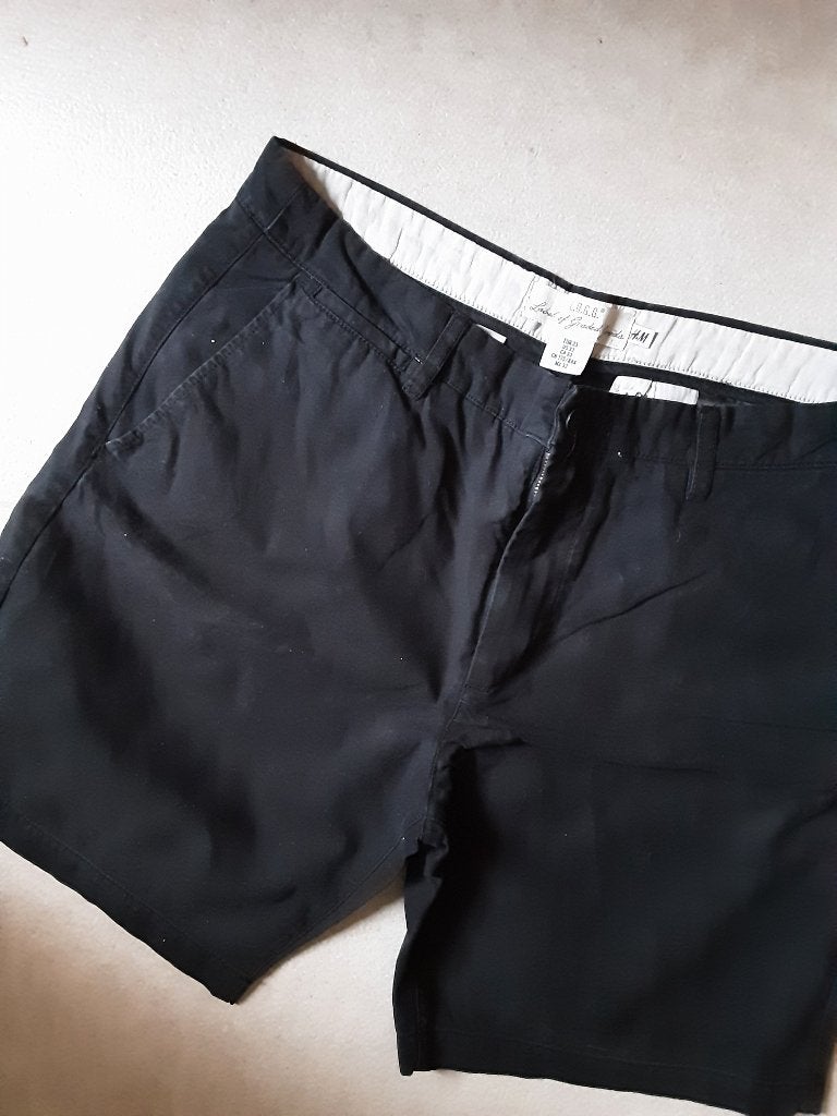 Nieuwstaat. Zwarte bermuda heren maat 33, Ophalen, Zo goed als nieuw, Zwart, H&M