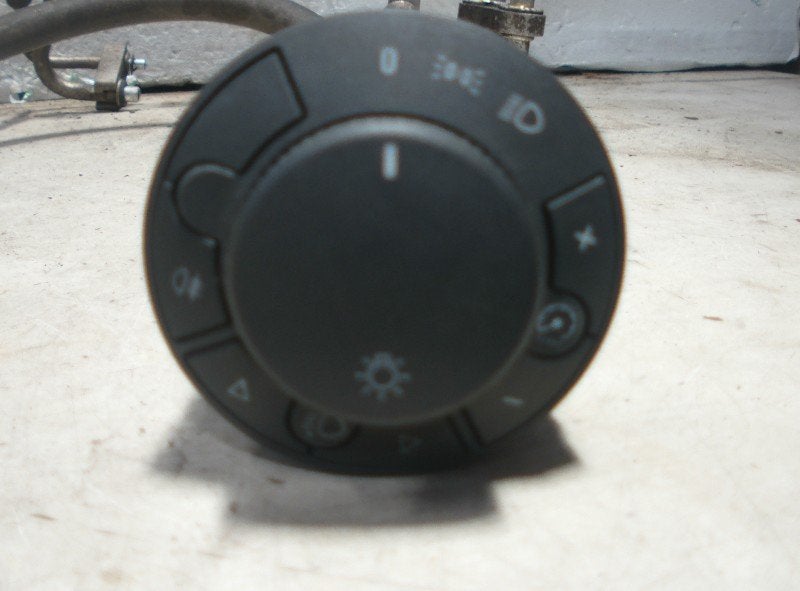 INTERRUPTEUR D'ECLAIRAGE Opel Corsa D (13249996), Opel, Opel Automobile GmbH, Utilisé, Kontakt-opel@opel.com
