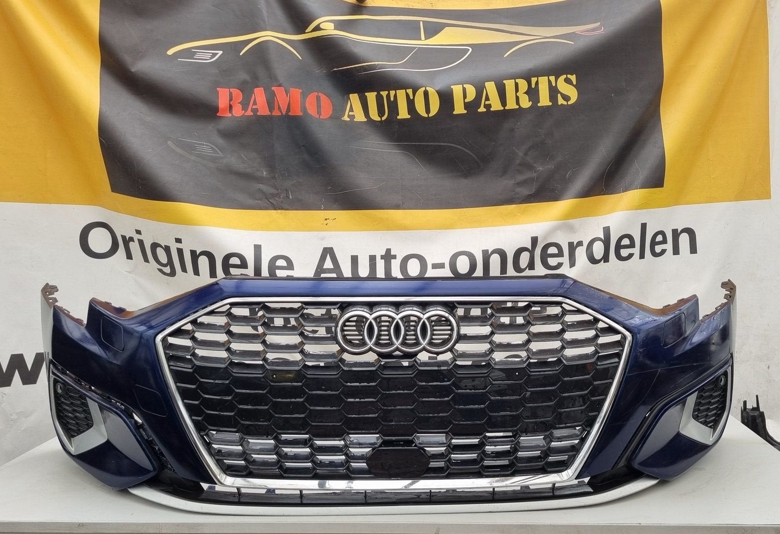 AUDI A3 8Y VOORBUMPER LY9B ORIGINEEL BUMPER 8Y0807437, Gebruikt, -, Voor, -
