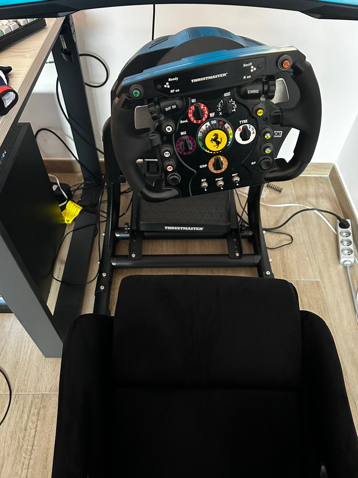 Thrustmaster t300 met t3pm pedalen en ferrari f1 stuur, Enlèvement, Utilisé