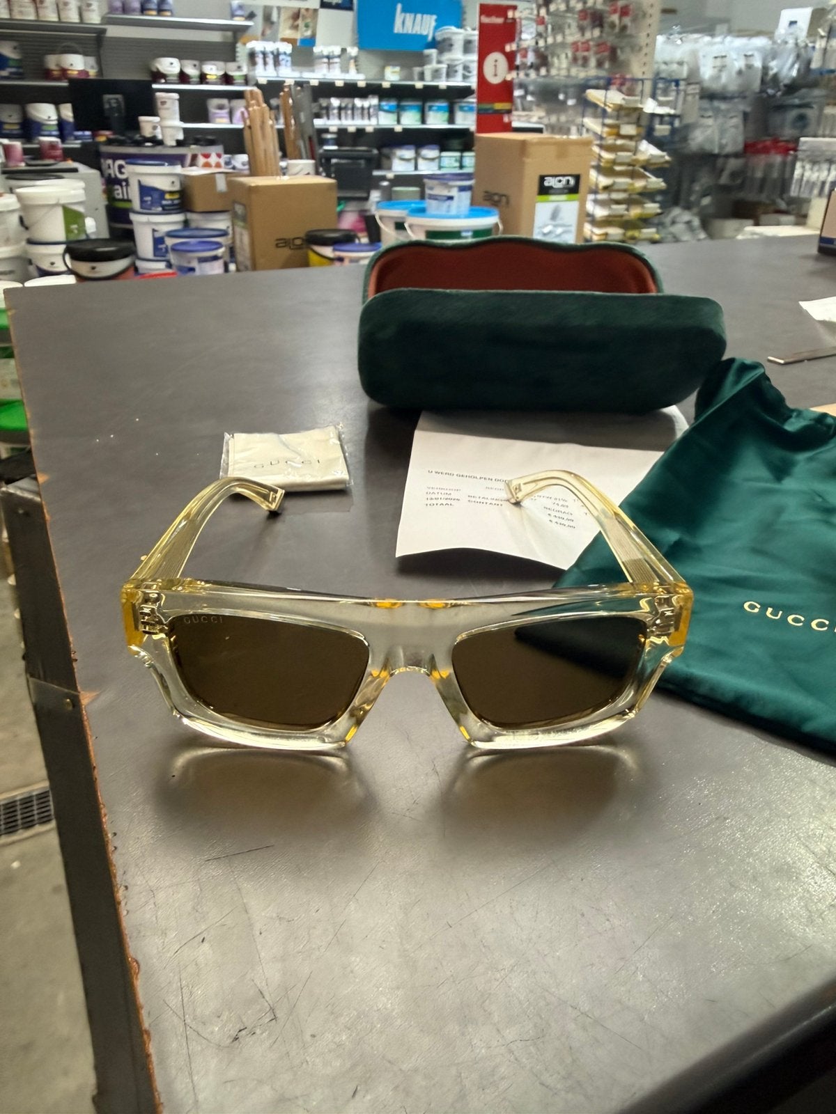 Gucci unisex zonnebril, Ophalen of Verzenden, Zo goed als nieuw, Zonnebril