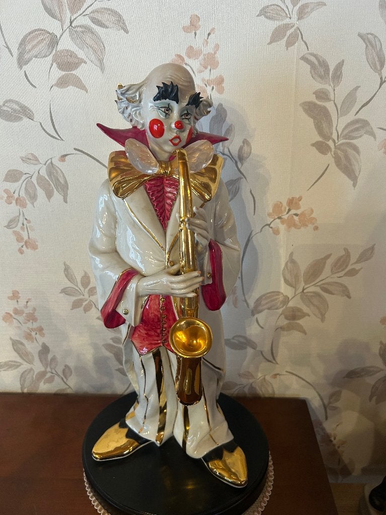 Figurine en porcelaine clown, Enlèvement