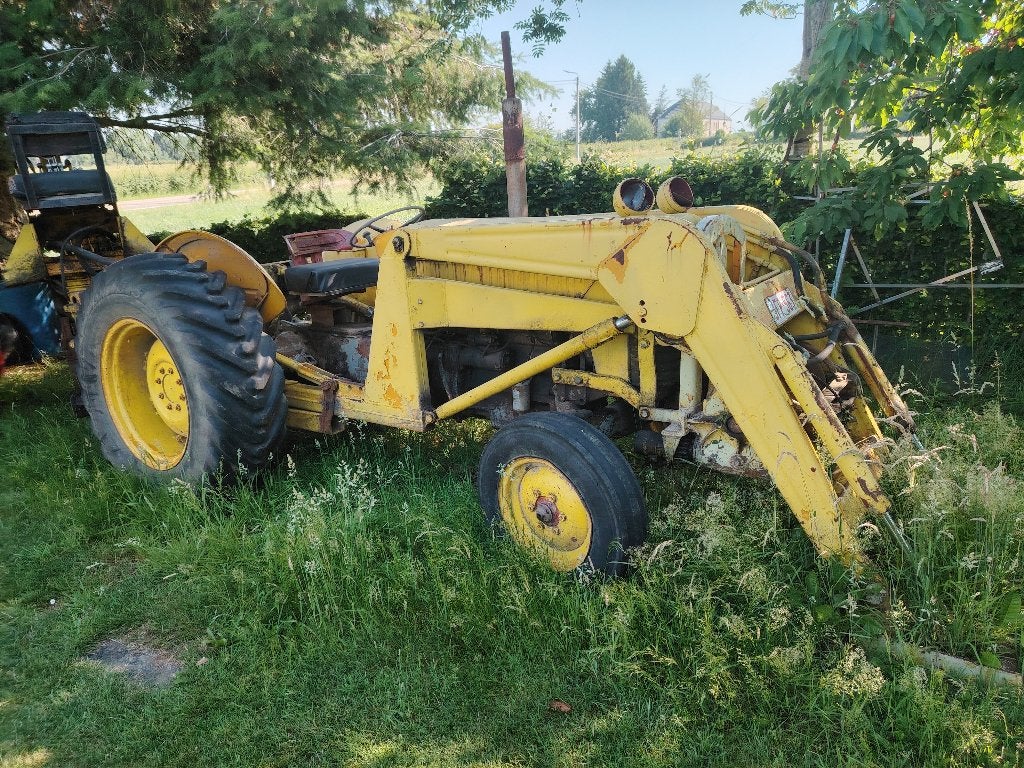 Tractopelle Massey Ferguson, Articles professionnels, Agriculture | Tracteurs, jusqu'à 2500, Massey Ferguson, jusqu'à 80 ch, Utilisé