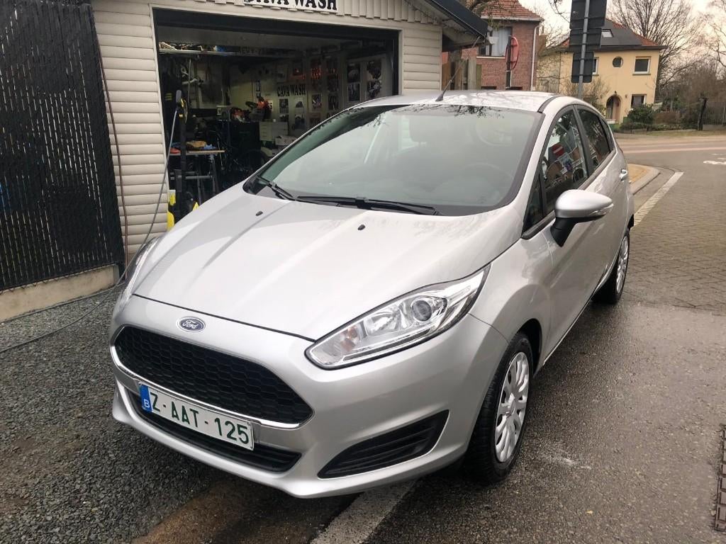 Ford Fiesta 1000 benzine ** 32600 km ** van 2017, Auto's, Voorwielaandrijving, Euro 5, Stof, Zwart