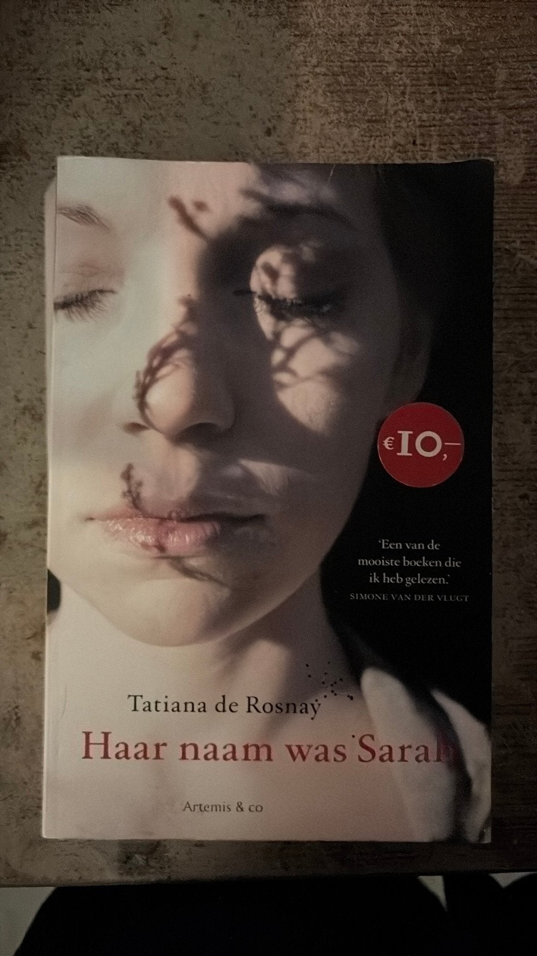 Boek : ‘ Haar naam was Sarah ‘ - Tatiana de Rosnay, Boeken, Ophalen of Verzenden, Gelezen