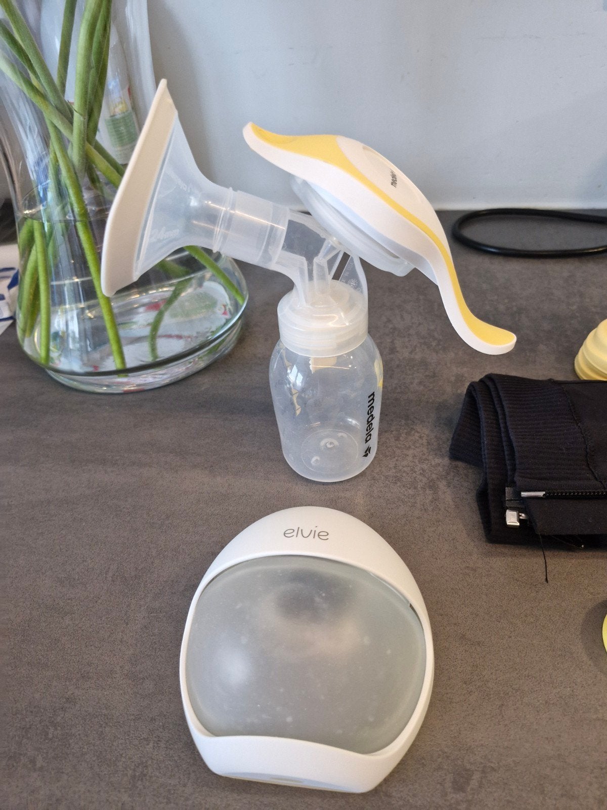Manuele kolf medela + opvangschelp elvie, Kinderen en Baby's, Babyvoeding en Toebehoren, Ophalen