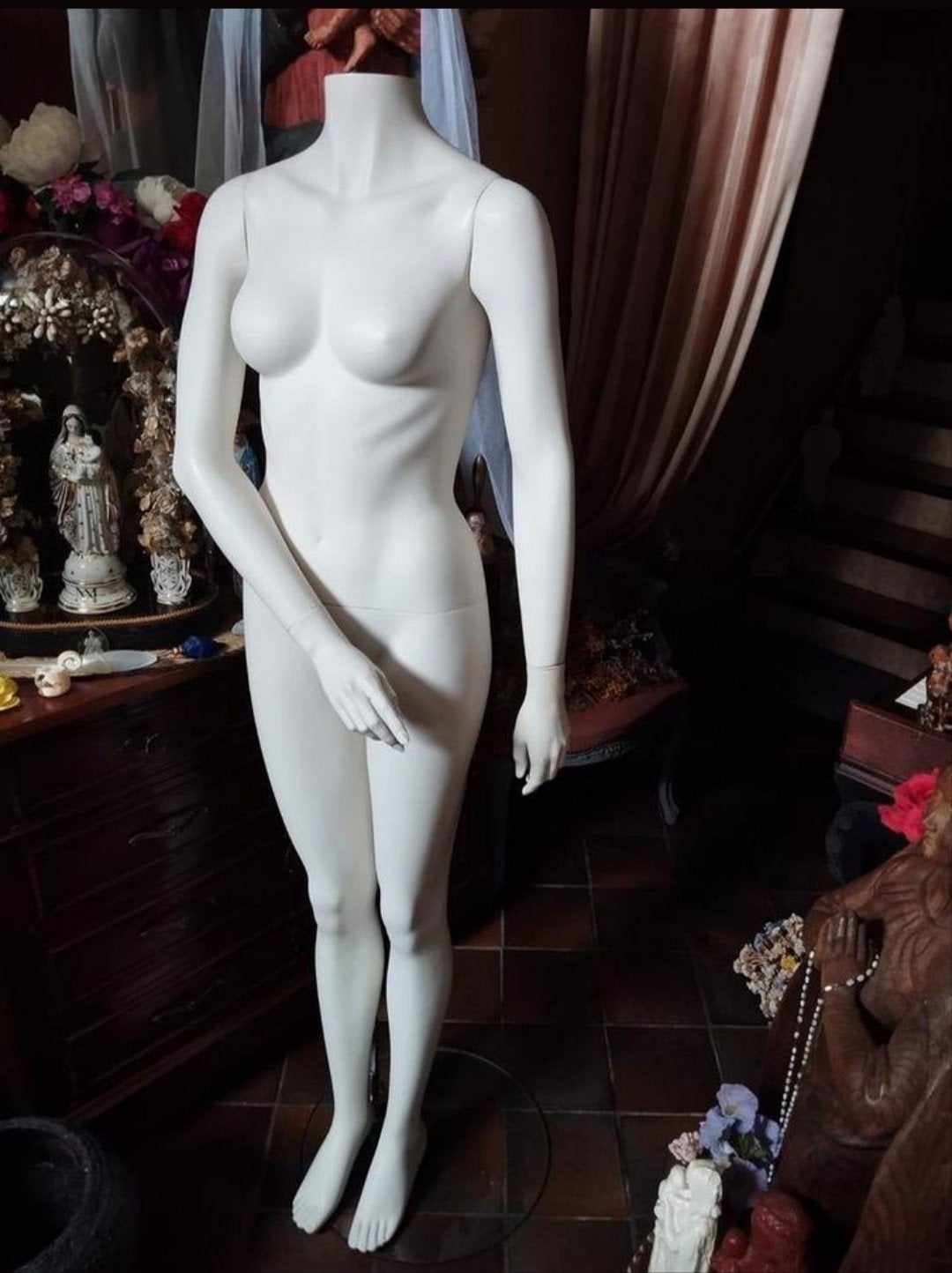 Présentoir euro de la marque de mannequins avec bras mobiles, Hobby & Loisirs créatifs, Couture & Fournitures, Enlèvement, Mannequin