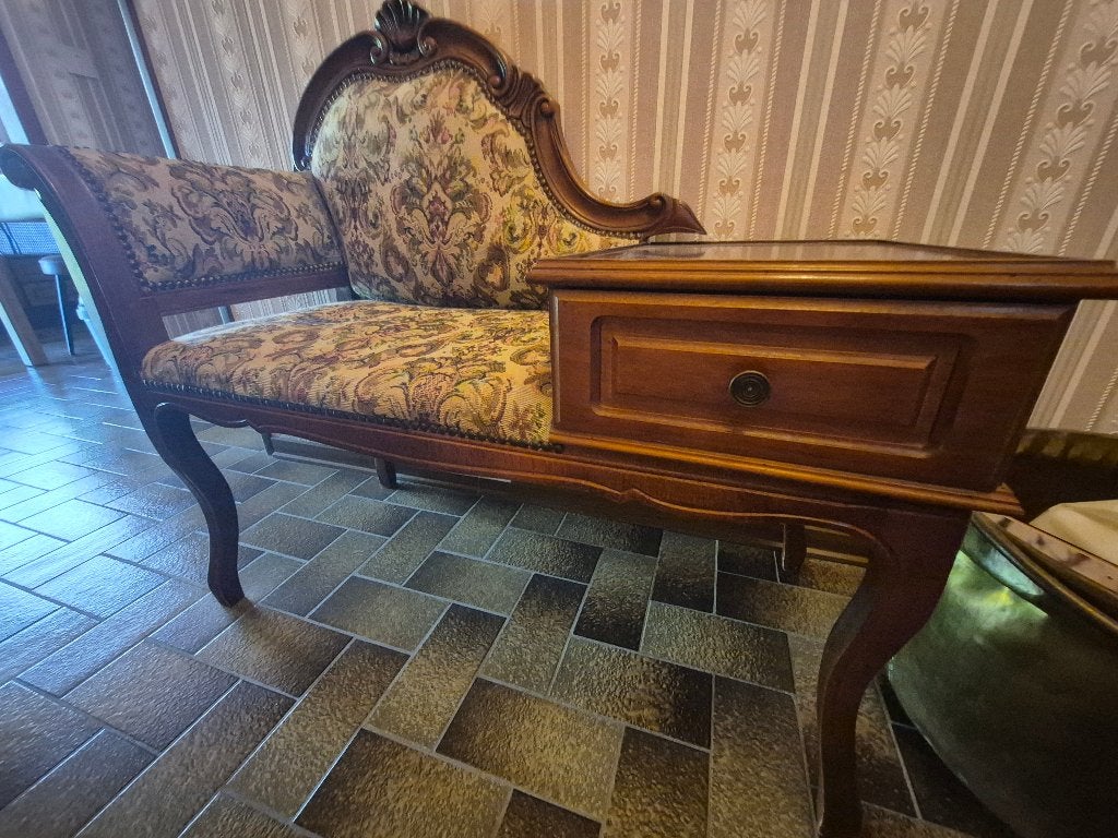 Banquette téléphonique style Louis XV, Enlèvement