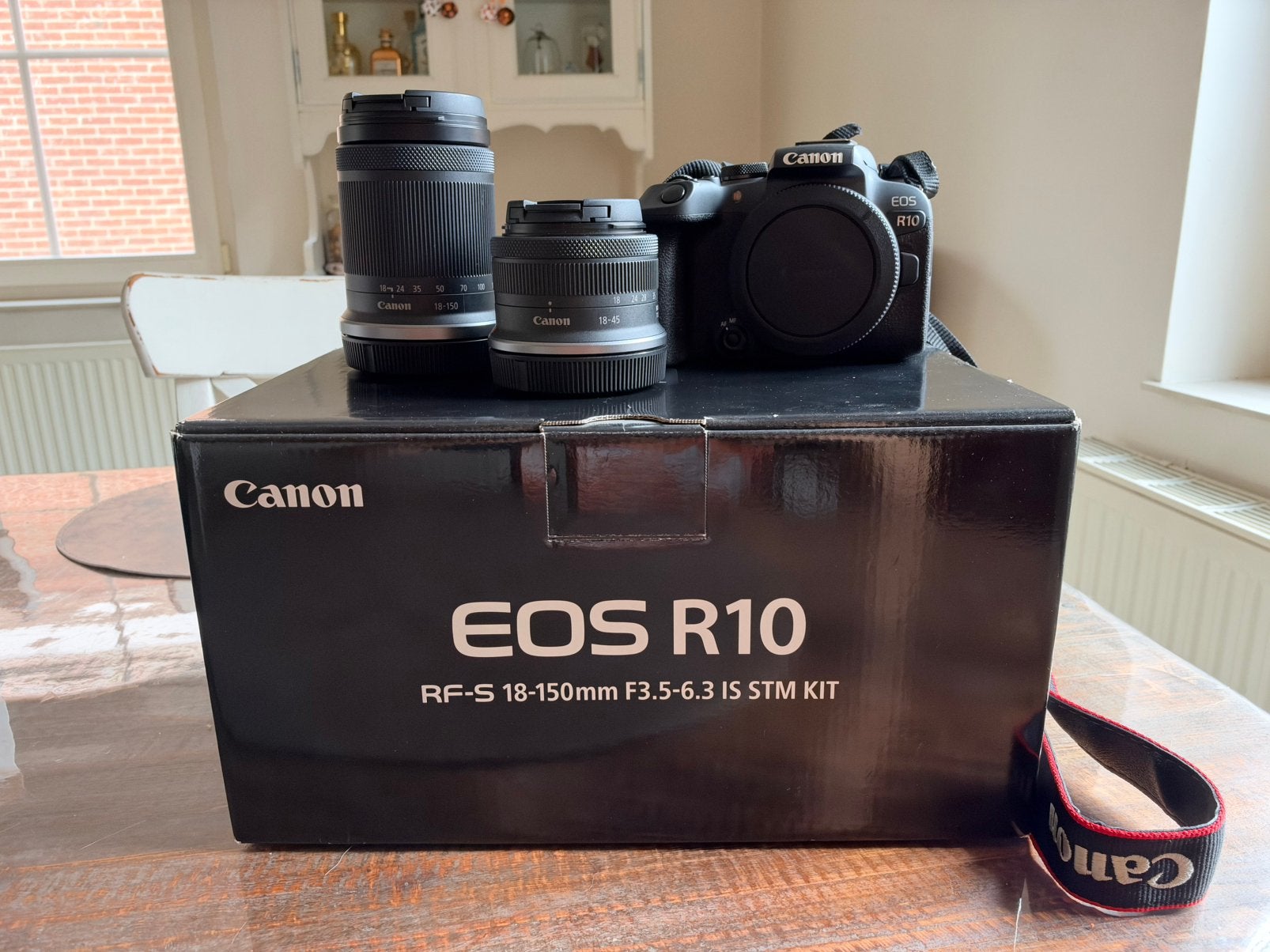 Canon EOS R10 + 2 lenzen, Ophalen, Canon, Accu, Zo goed als nieuw