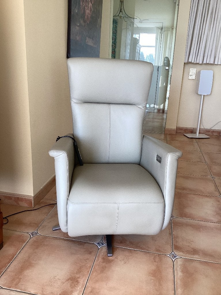 Luxe Prominent elektrische stoel sta-op(liftsysteem)SMAL, Huis en Inrichting, Fauteuils, Ophalen, Zo goed als nieuw, Leer, Hukla Medilax revilax zero gravity sta-op relax