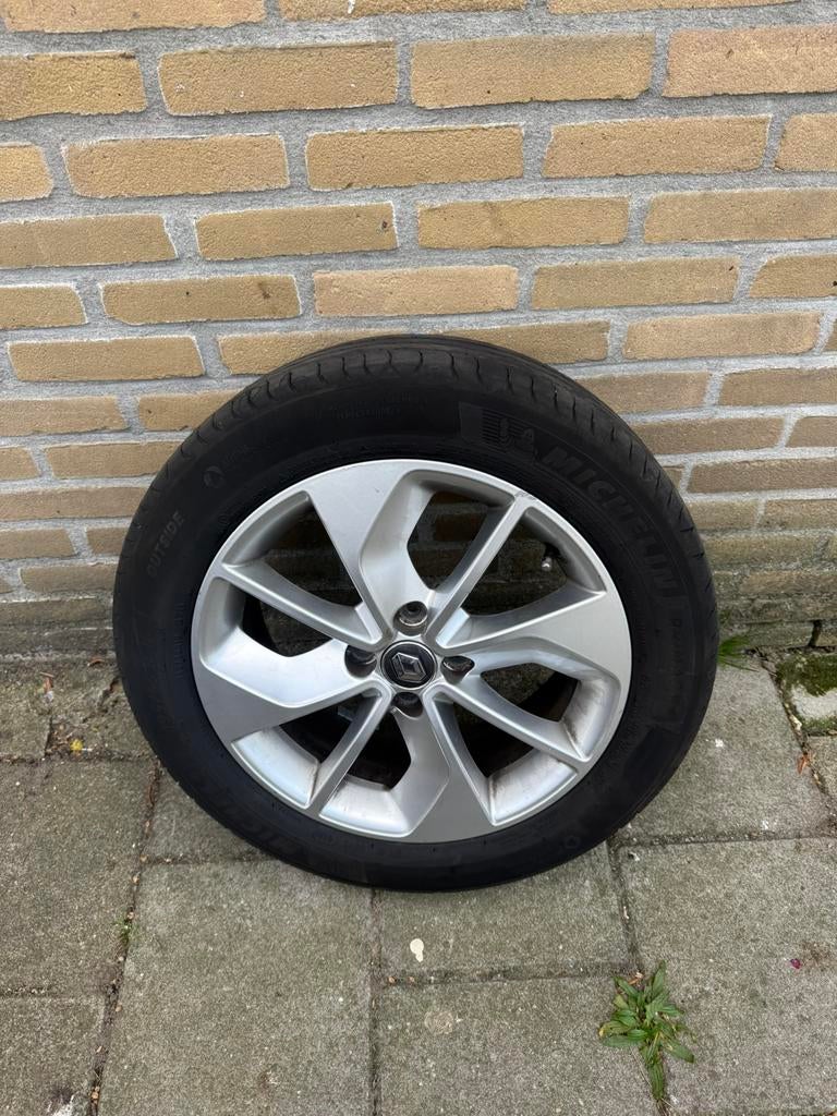 Clio Velg met band 195/55 R16 - lichte trilling bij 120km/u, Ophalen, Zo goed als nieuw