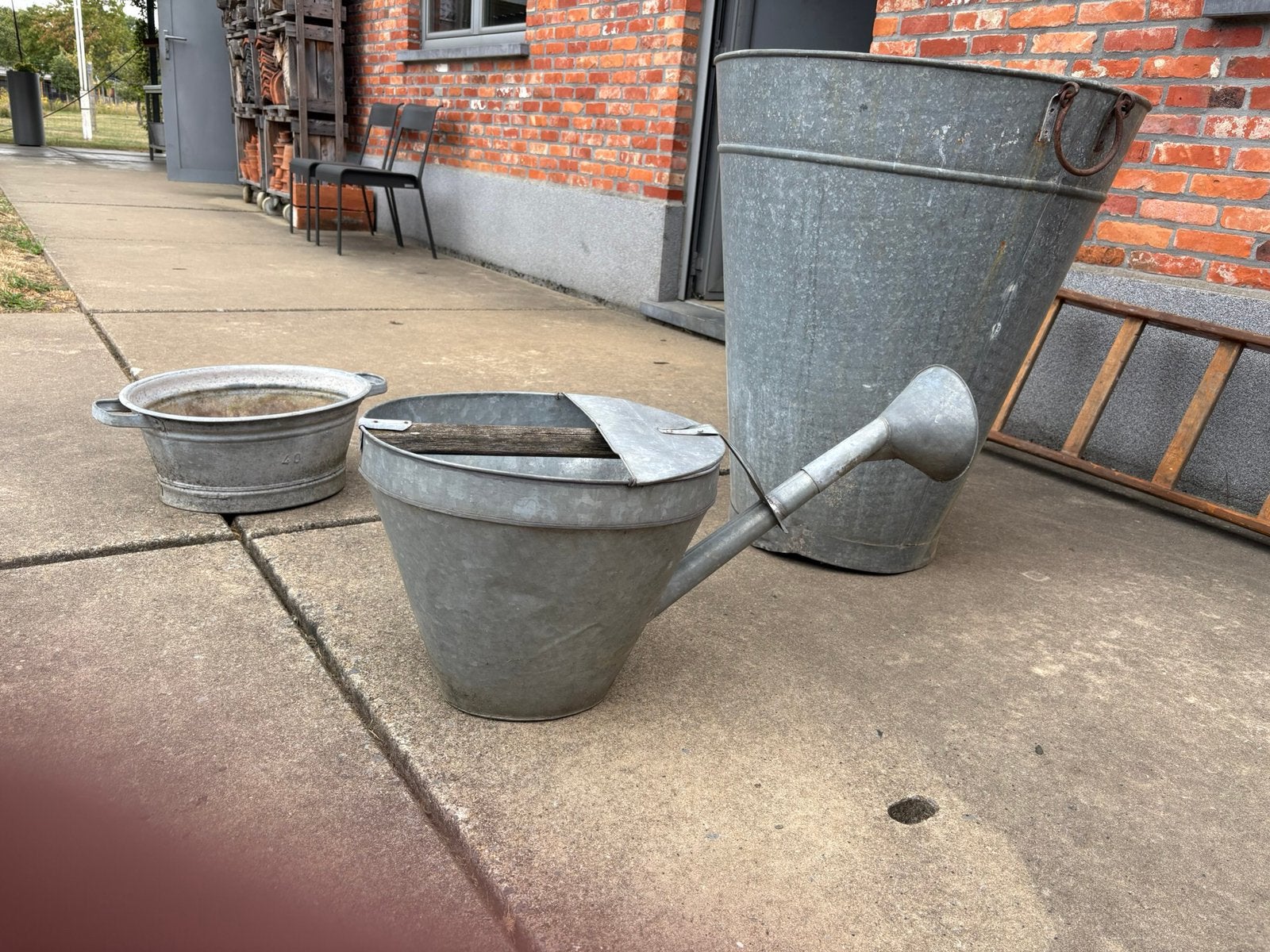 Zinken gieter teiltje en bloempot, Ophalen, Zo goed als nieuw