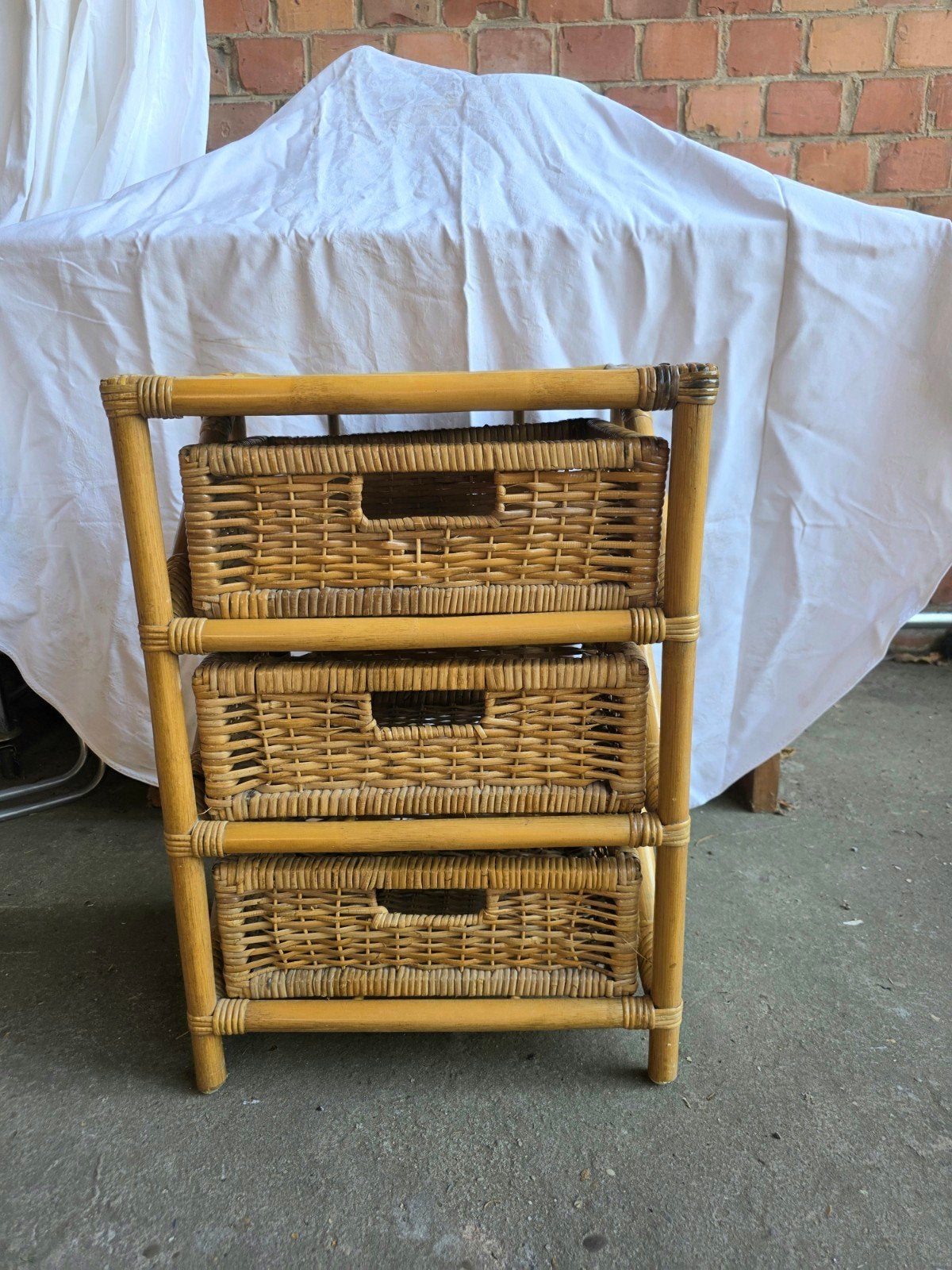 commode vintage en rotin, Enlèvement