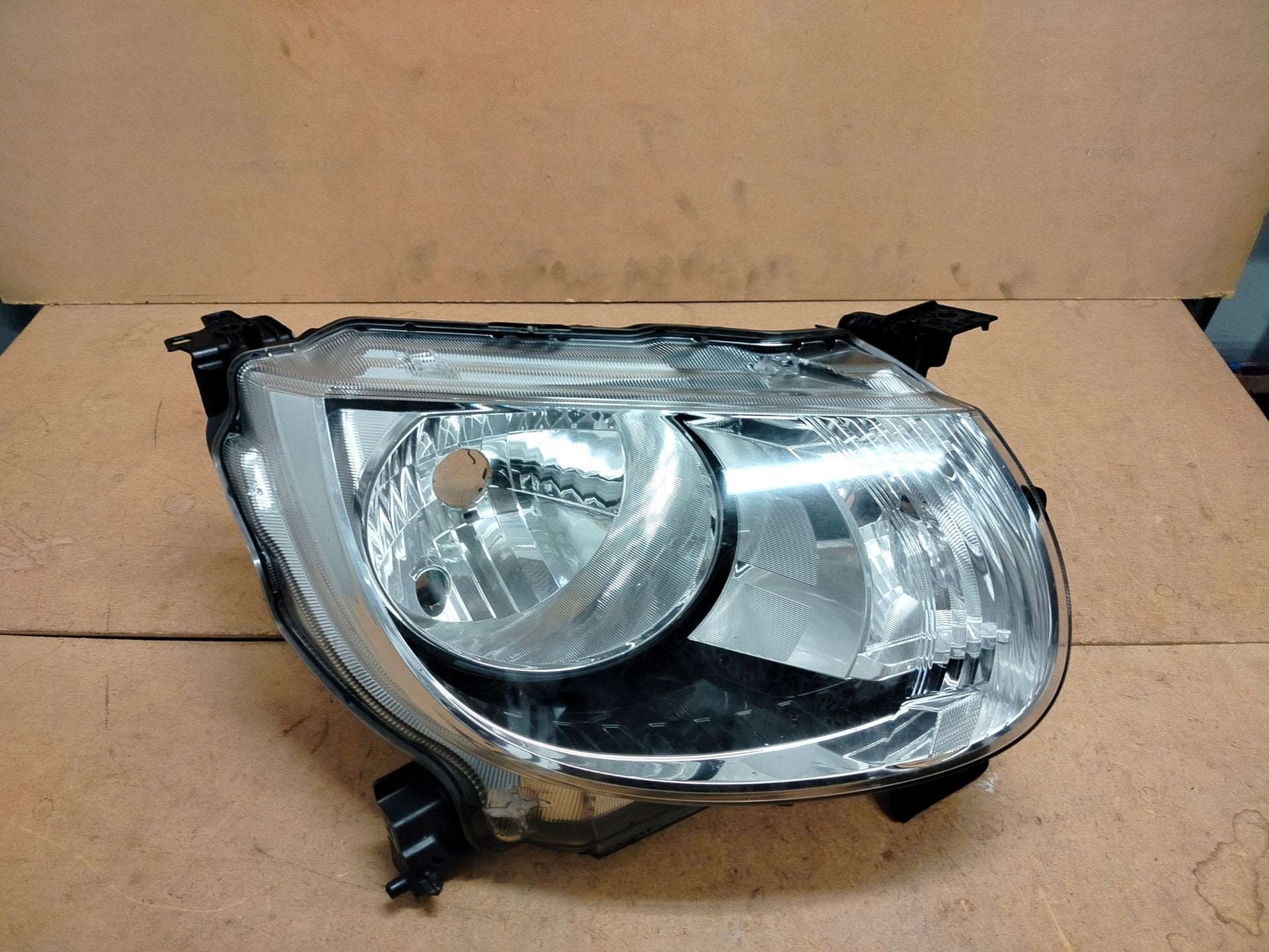 Suzuki Ignis Koplamp Rechts 100-59343, Gebruikt, Info@suzuki.co.jp, Takatsuka-cho, Chuo-ku 300
432-8611  Hamamatsu, Suzuki Motor Corporation