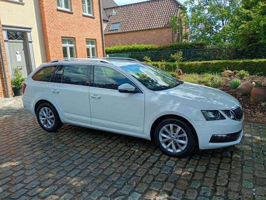 Skoda Octavia Combi 1ste eigenaar 02/2020 Benzine - automaat, Achat, Carnet d'entretien, 5 portes, Particulier