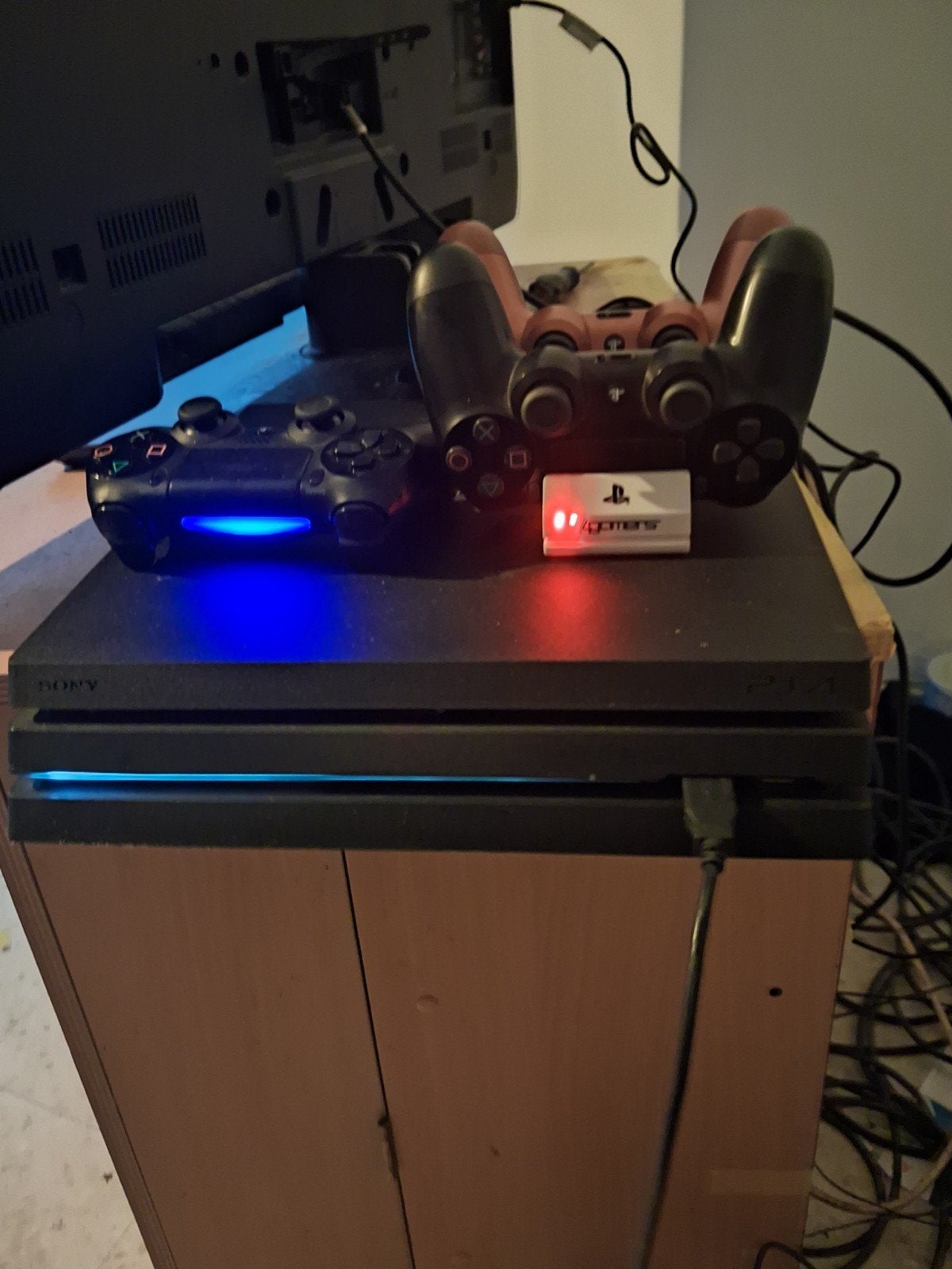 PS4 Pro, 3 manettes, station de recharge, 7 jeux., Enlèvement, Pro