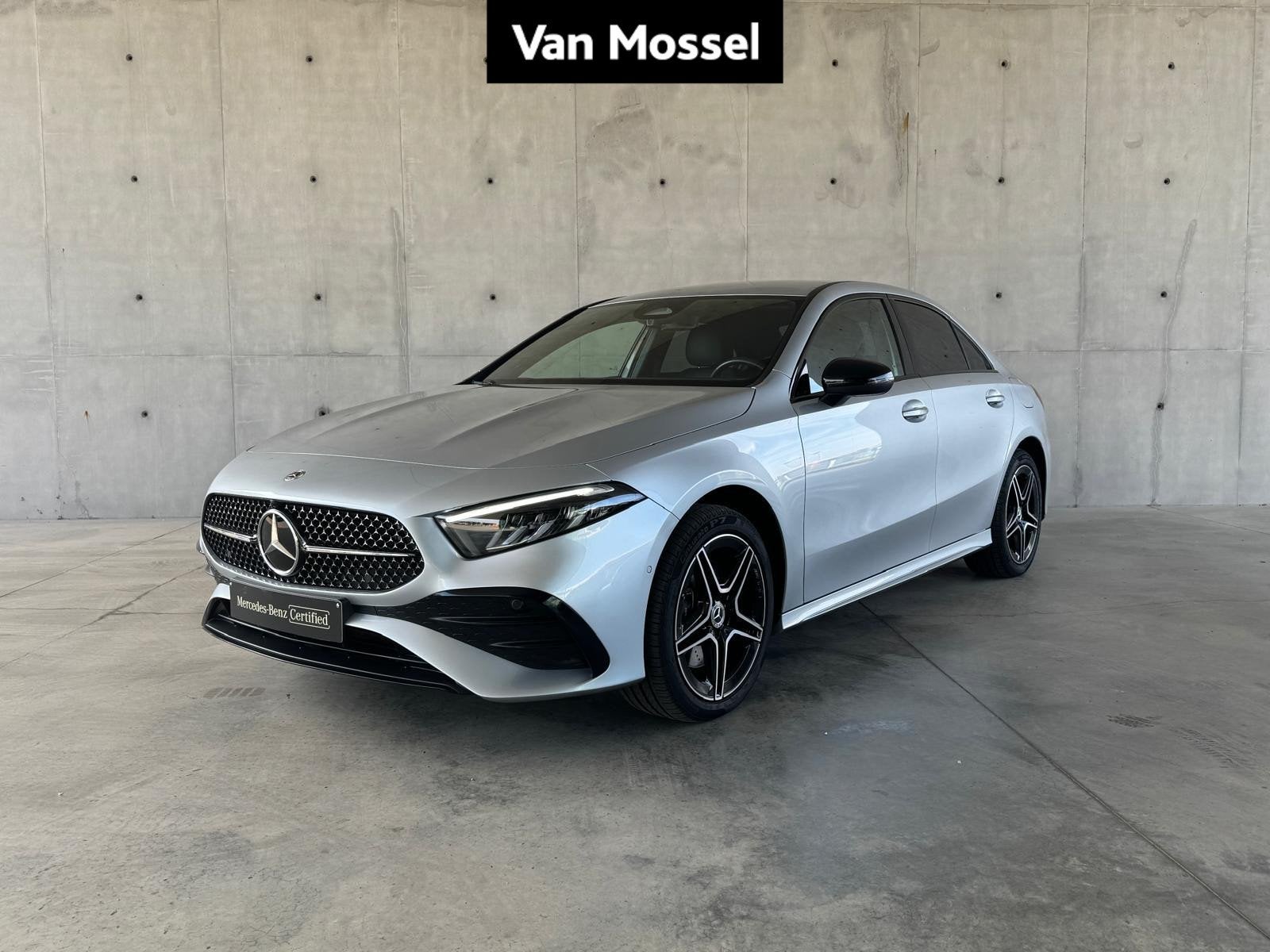 Mercedes-Benz A-Klasse 250 e AMG Line BERLINE + NIGHTPAKKET, Autos, Achat, 4 portes, Entreprise, 16 kWh