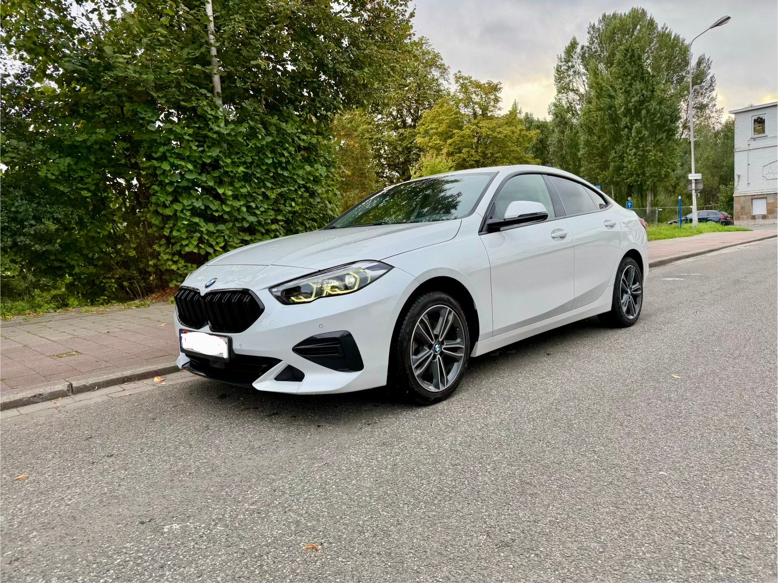 Bmw 218i gran coupe, Auto's, Automaat, Dealer onderhouden, Zwart, Wit