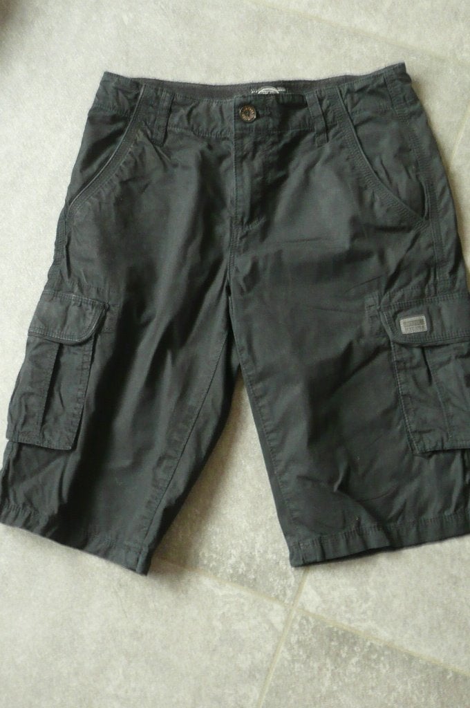 Zwarte short (K534), Enfants & Bébés, Vêtements enfant | Taille 146, Pantalon, Garçon, C&A, Enlèvement ou Envoi