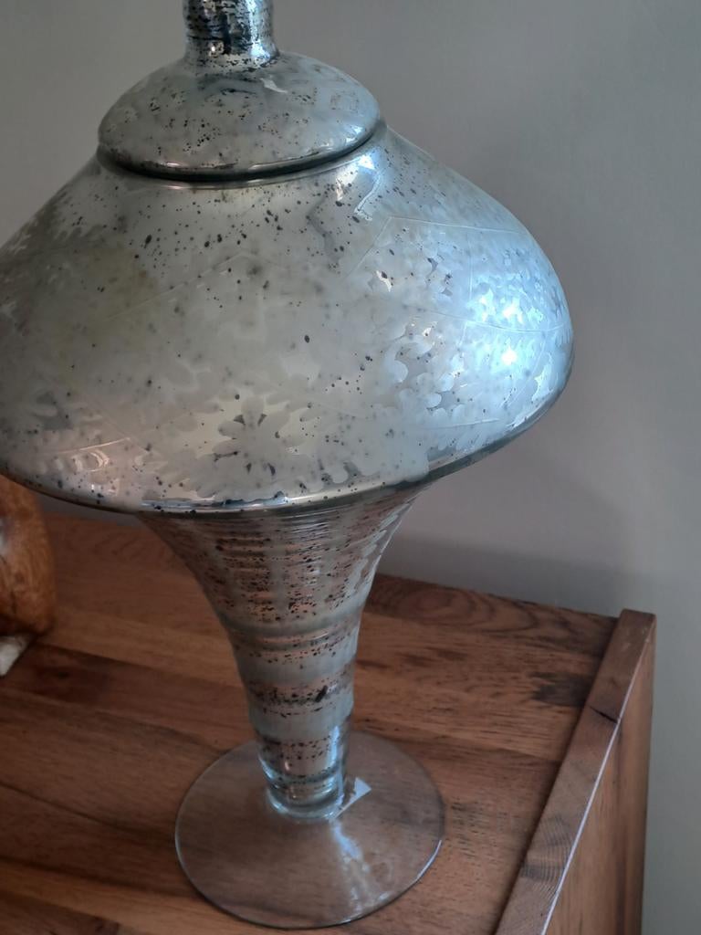 Très jolie vase, Ophalen