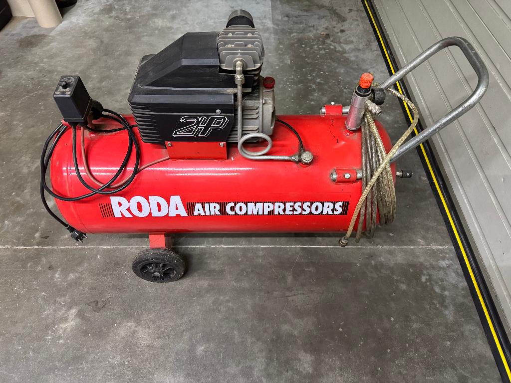 Compressor RODA 230V, Doe-het-zelf en Bouw, Compressors, Ophalen, Gebruikt, Mobiel, 6 tot 10 bar
