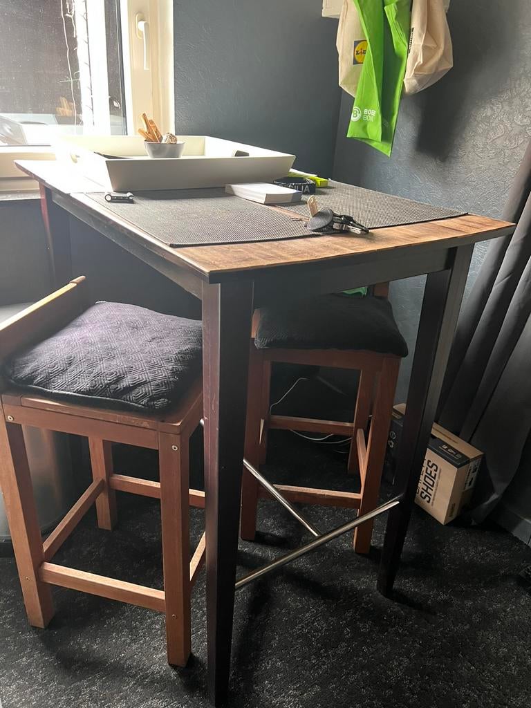 Bartafel met 2 of 4 barkrukken, Ophalen, Zo goed als nieuw