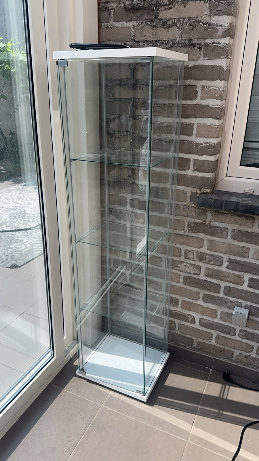 Kast, Enlèvement, Comme neuf